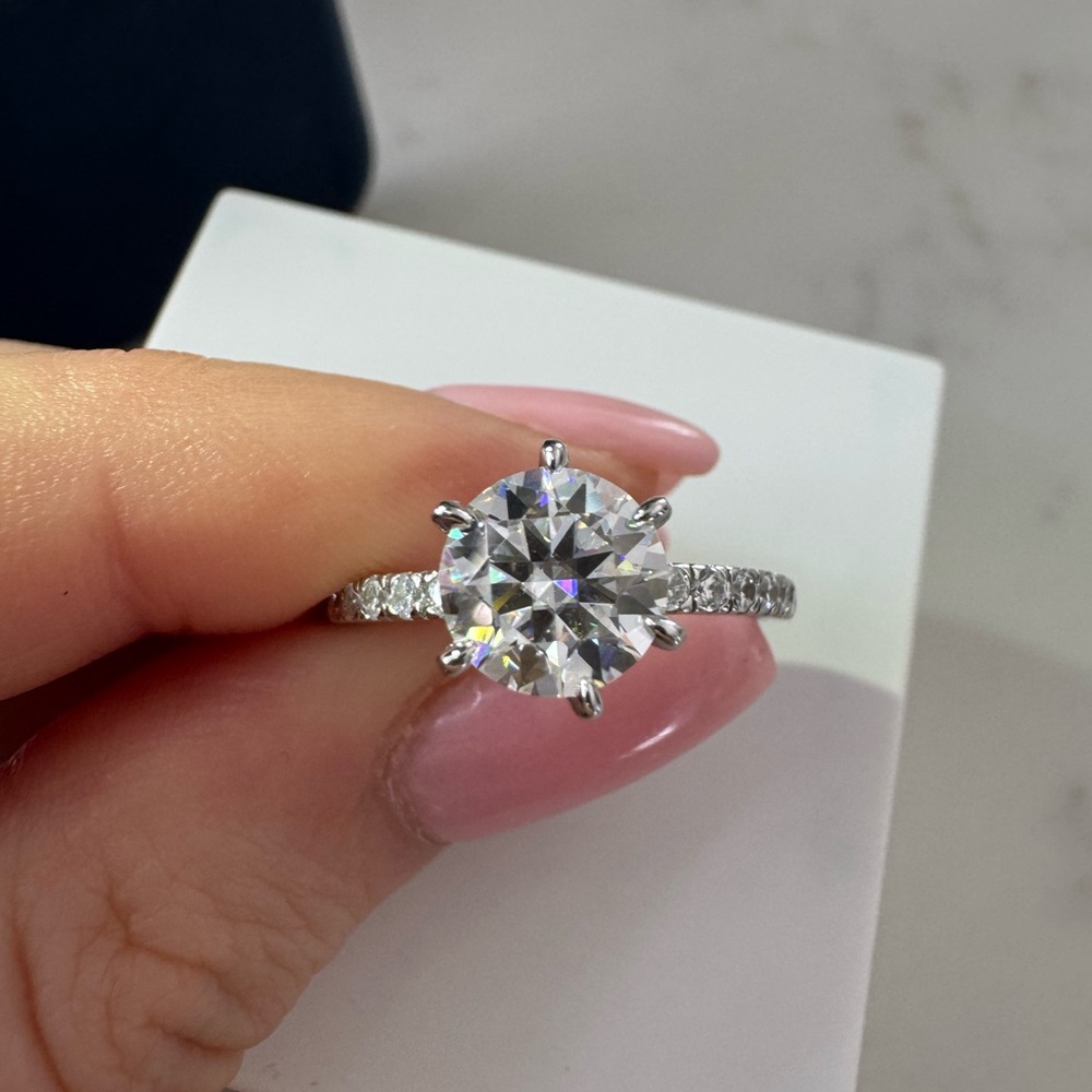 1.5CT Moissanite Engagement ring, size 7, item C1